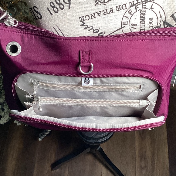 Baggallini Mulberry Crossbody Security Travel Bag BNWT 💜🩷 - Picture 5 of 9